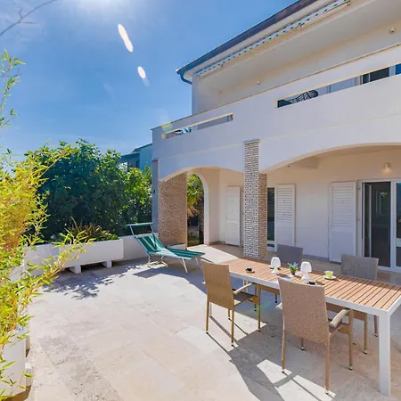 Cesarica Apartament Krk Town