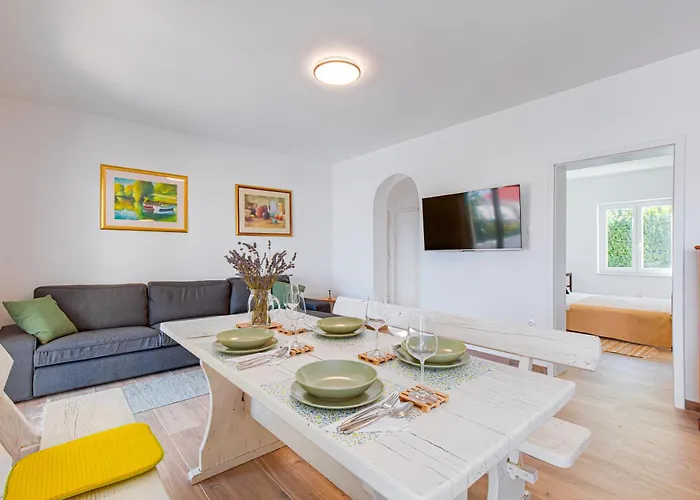 Apartament Cesarica *