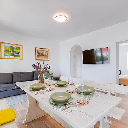 Appartement Cesarica *